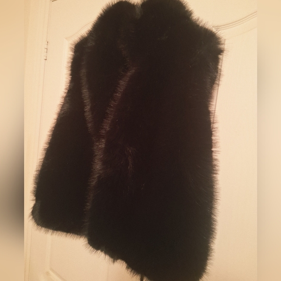 New Luxe Faux Fur Super Soft Black Vest - Picture 3 of 16